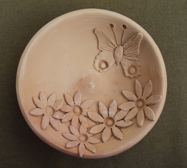 Farfurie ceramica model cu flori si fluture